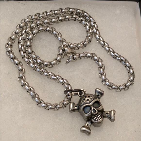 HARLEY DAVIDSON 3D Willie G Skull Pendant Necklace on Stainless Steel Box Chain - Picture 2 of 7